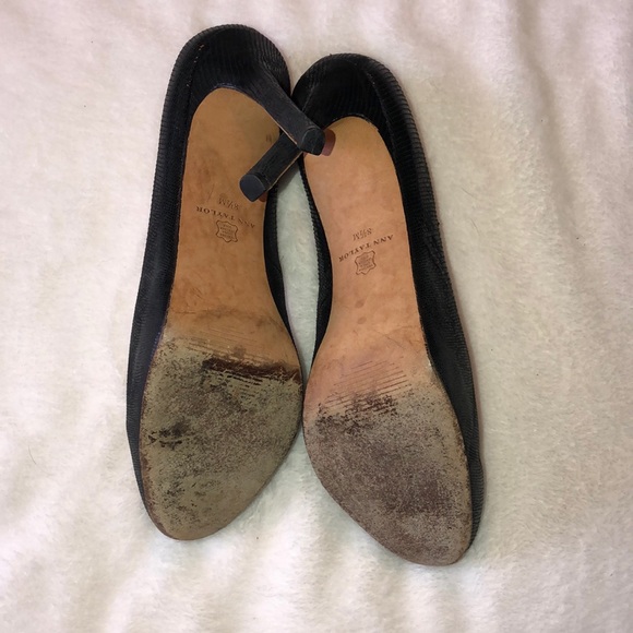 Classic Ann Taylor black pumps. - Picture 8 of 8